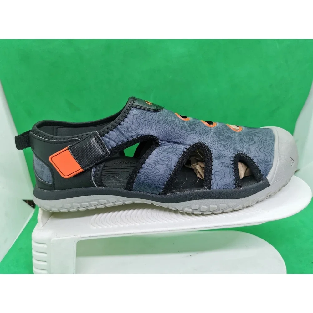 KEEN Stingray Closed Toe Sandals Black/Safety Orange Youth/ Men's Size 6